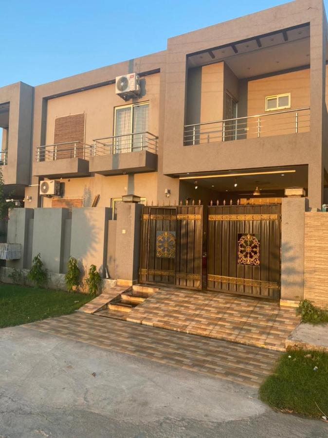 לאהור Grey Orchard Homestay - A Family Place מראה חיצוני תמונה