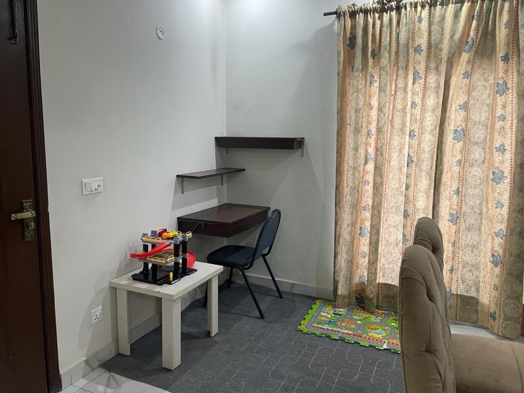 לאהור Grey Orchard Homestay - A Family Place מראה חיצוני תמונה